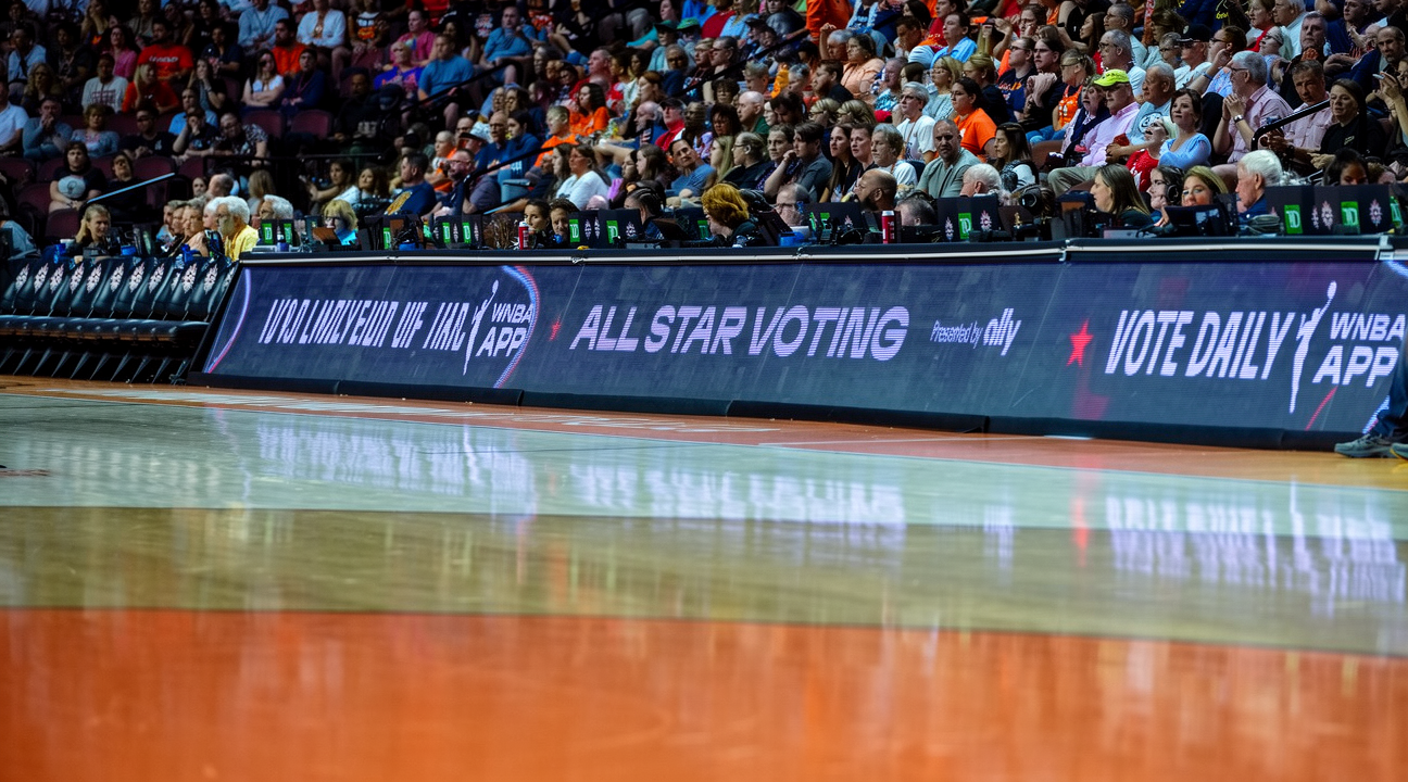 非凡娱乐app - WNBA 全明星选秀花絮：Weatherspoon 与 Cooper 选边，Bueckers 与 Clark 成焦点 - 非凡娱乐