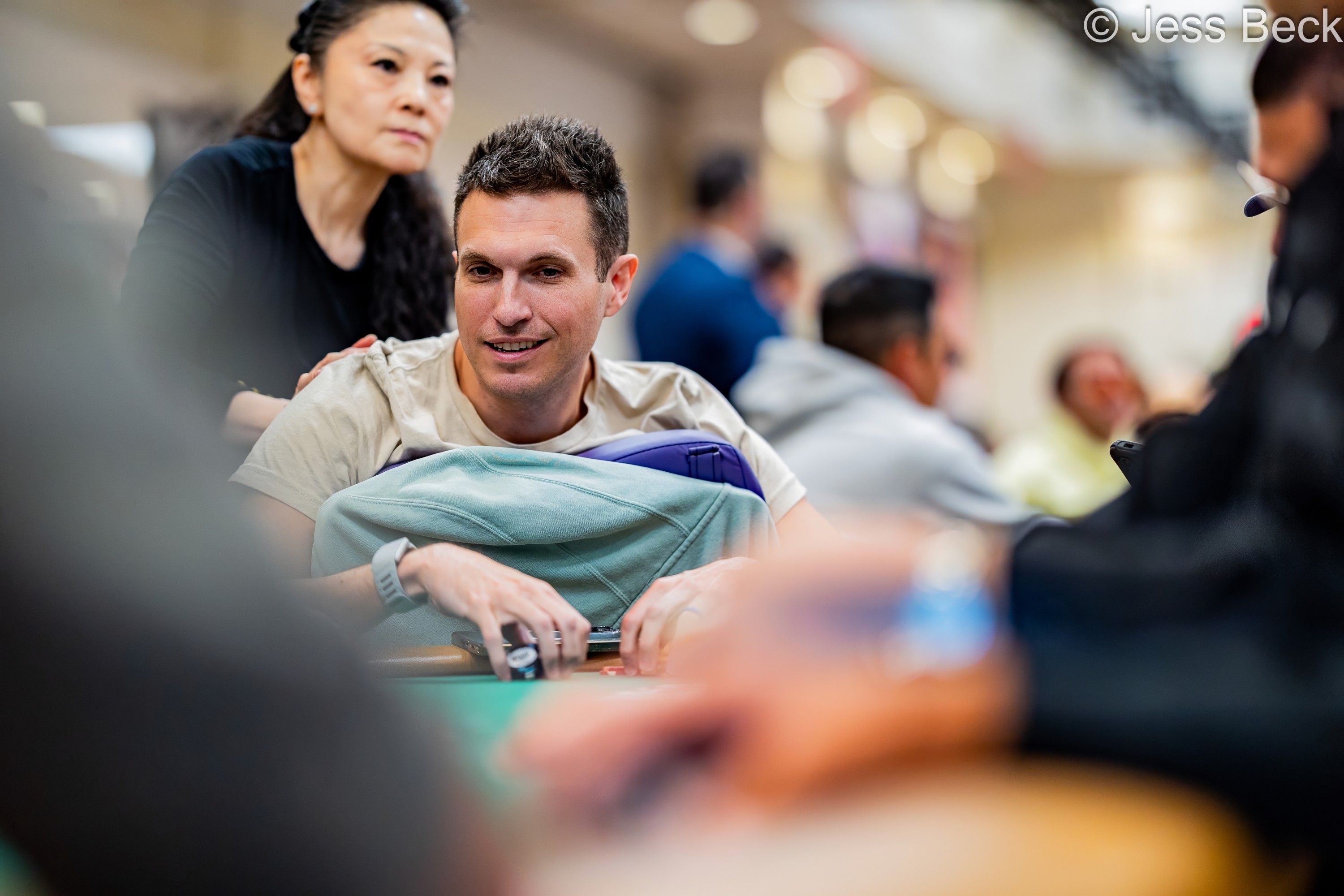 德州扑克传奇道格·波尔克的疯狂WSOP主赛事首日：一小时内经历生死轮回 - 非凡娱乐注册